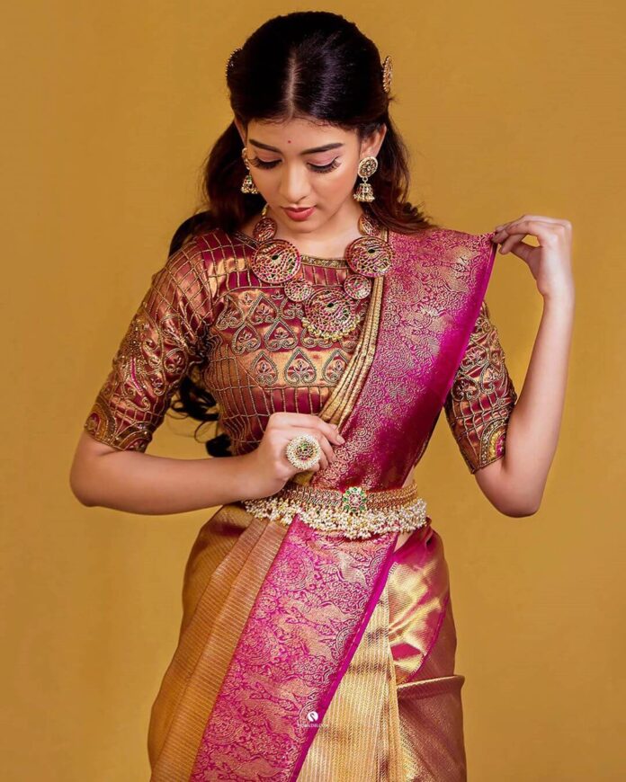 How To Style A Saree With A Belt - South India Trends